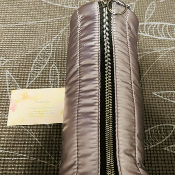 Scunci metallic Cylinder Makeup Brush & Accessories Case - Picture 1 of 3